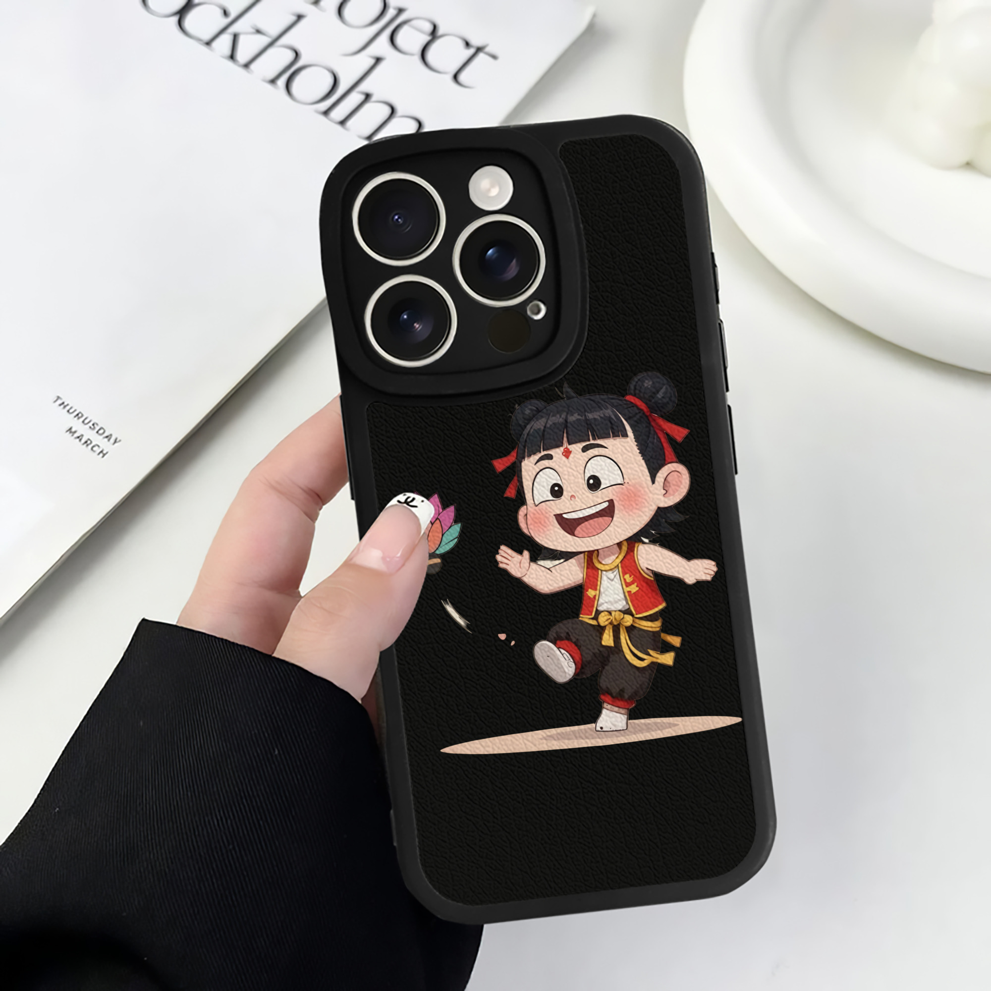 （画像用） Ne Zha 2 ナタ 魔童の大暴れ 【iPhone 16シリーズ対応】シリコンスマホケース（レザー調） 材質：シリコン